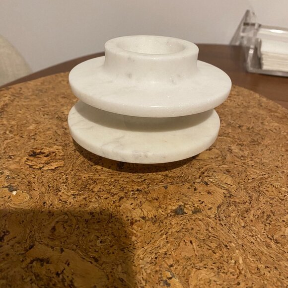 EQ3 white marble candlestick holders - Picture 4 of 4
